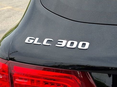 Used 2018 Mercedes-Benz GLC 300 4MATIC image 31