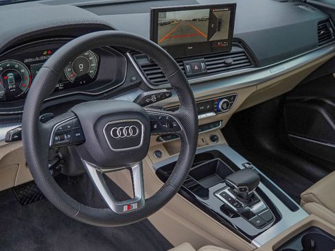 Certified 2025 Audi Q5 2.0T Premium Plus w/ Premium Plus Package image 7