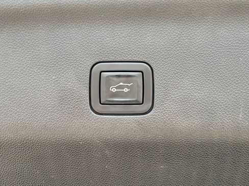 Used 2021 Chevrolet Tahoe Z71 w/ Luxury Package AWD/4WD image 7