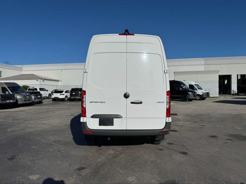 Used 2025 Mercedes-Benz Sprinter 2500 image 5