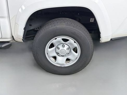Used 2022 Toyota Tacoma SR5 w/ Technology Package RWD image 34