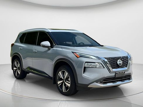 Used 2021 Nissan Rogue Platinum FWD image 3