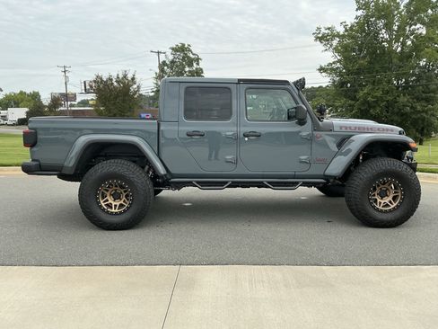 Used 2025 Jeep Gladiator Rubicon AWD/4WD image 9