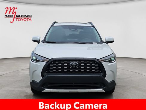 Used 2024 Toyota Corolla Cross LE w/ Moonroof Package FWD image 3