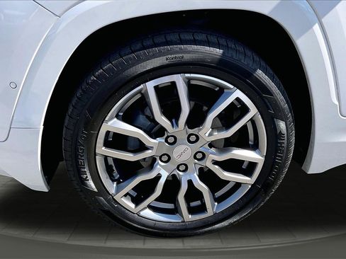 Used 2023 GMC Terrain Denali w/ Denali Premium Package image 9