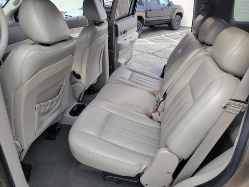 Used 2006 Dodge Durango Limited w/ Trailer Tow Group RWD image 13