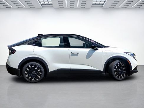 New 2026 Nissan Leaf Platinum+ w/ Cargo Package (Platinum+) FWD image 3