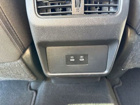 Used 2024 Nissan Rogue SV image 24