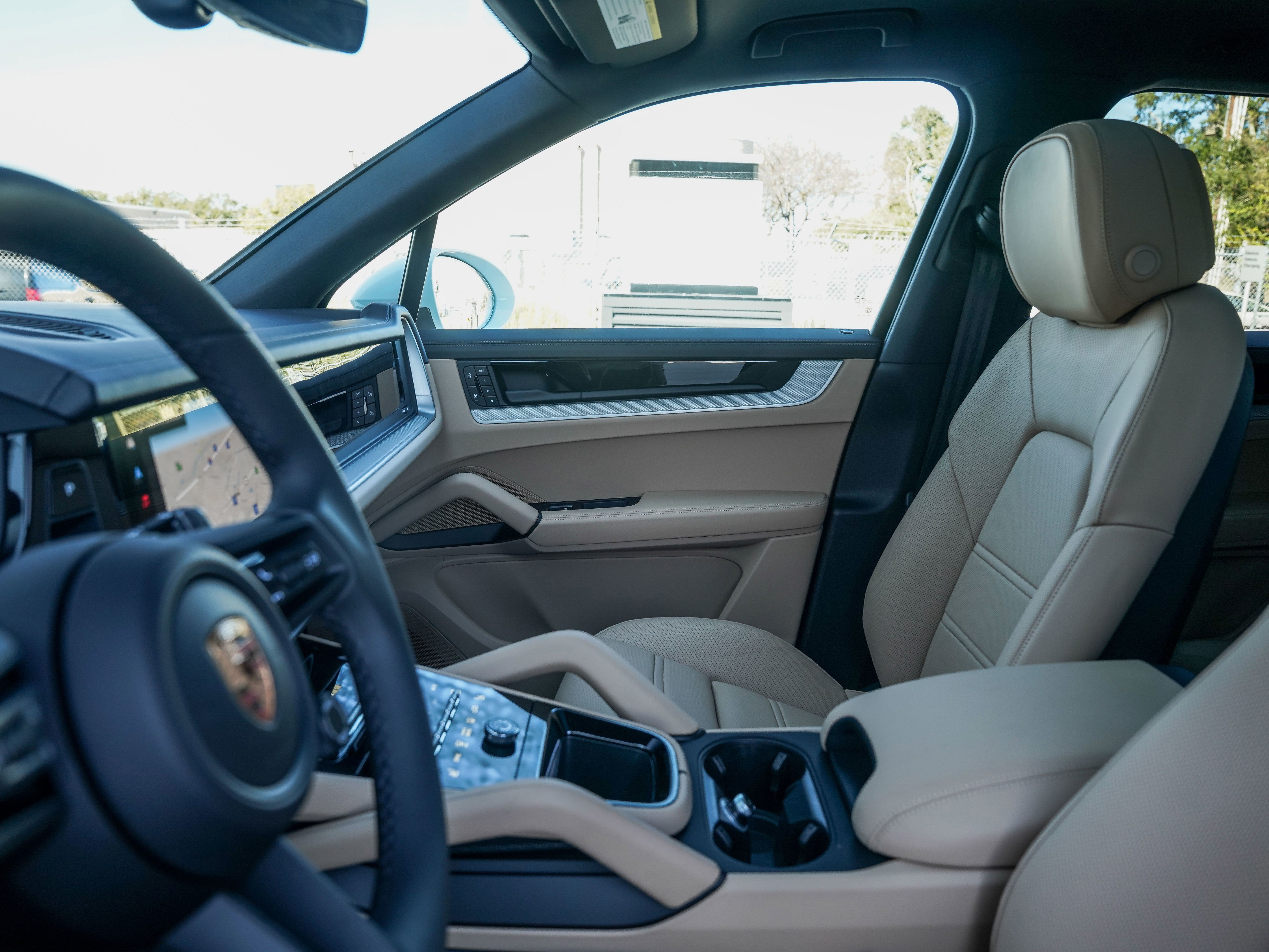 Certified 2026 Porsche Cayenne AWD/4WD image 21