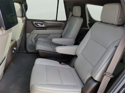 Used 2021 GMC Yukon SLT w/ SLT Premium Package image 13