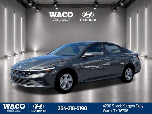 Used 2026 Hyundai Elantra SE FWD image 4