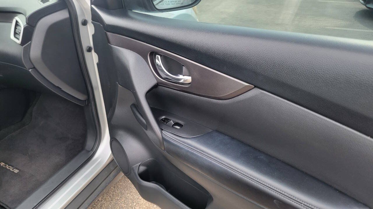 Used 2015 Nissan Rogue SV FWD image 6