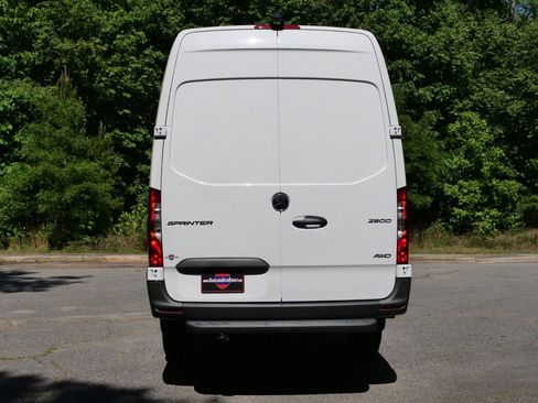 Used 2025 Mercedes-Benz Sprinter 2500 image 19