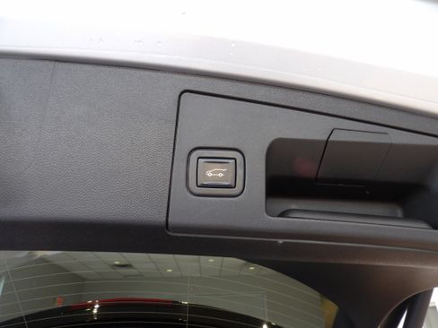 Used 2022 Cadillac XT4 Luxury w/ Cold Weather Package image 20