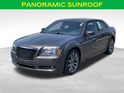 Used 2014 Chrysler 300 S w/ Luxury Group RWD image 4