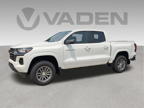 Used 2024 Chevrolet Colorado LT w/ LT Convenience Package II RWD image 2