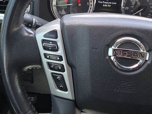 Used 2016 Nissan Titan SL AWD/4WD image 13