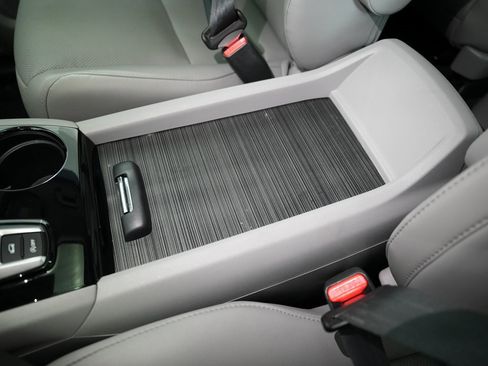 Used 2017 Honda Pilot Elite image 33