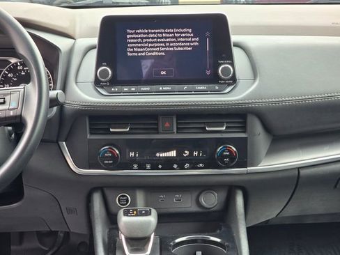 Used 2023 Nissan Rogue SV image 25