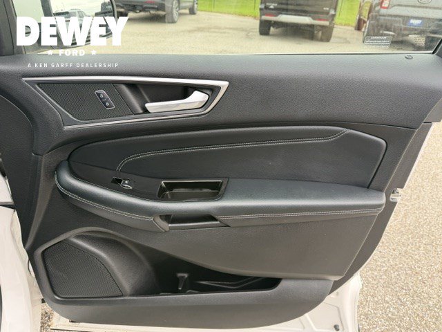 Used 2017 Ford Edge Titanium w/ Equipment Group 301A AWD/4WD image 39