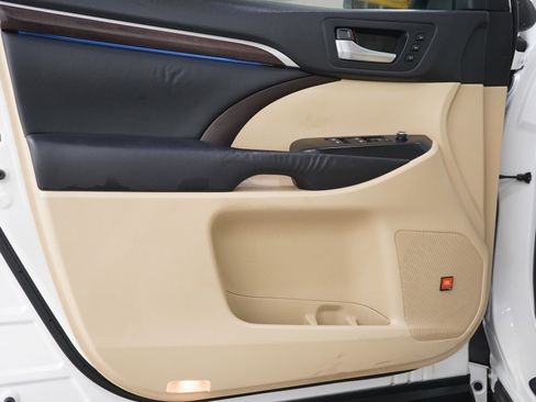 Used 2015 Toyota Highlander Limited image 21