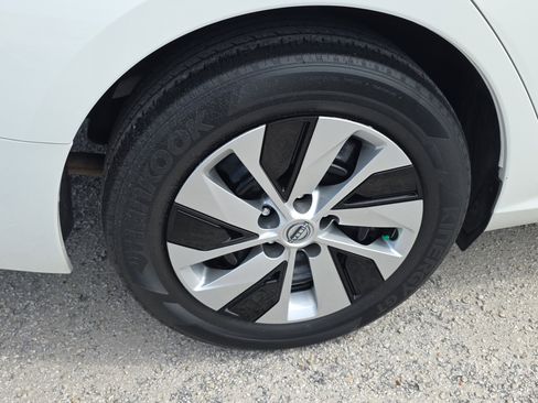 Used 2024 Nissan Altima 2.5 S image 12