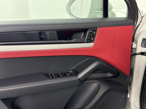 Certified 2026 Porsche Cayenne AWD/4WD image 15
