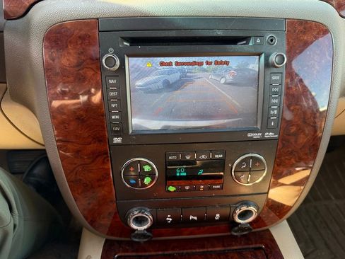 Used 2013 Chevrolet Tahoe LTZ AWD/4WD image 10