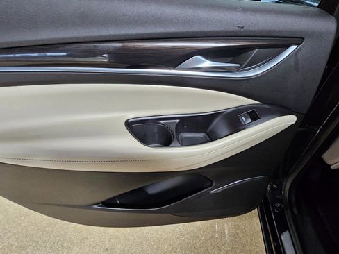 Used 2020 Buick Enclave Essence image 20