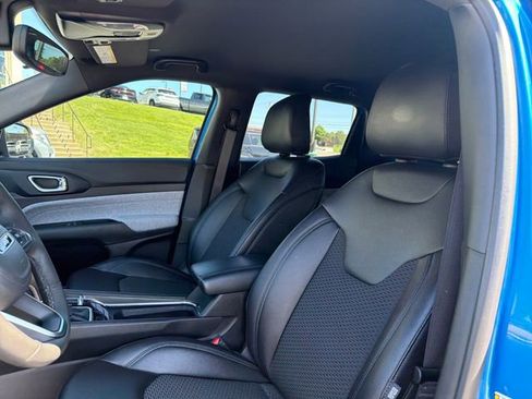 Used 2025 Jeep Compass Latitude AWD/4WD image 19