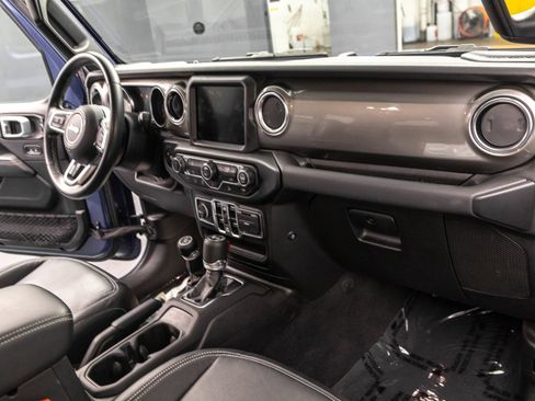 Used 2020 Jeep Wrangler Unlimited Sahara w/ Uconnect 4C Nav & Sound Group AWD/4WD image 38