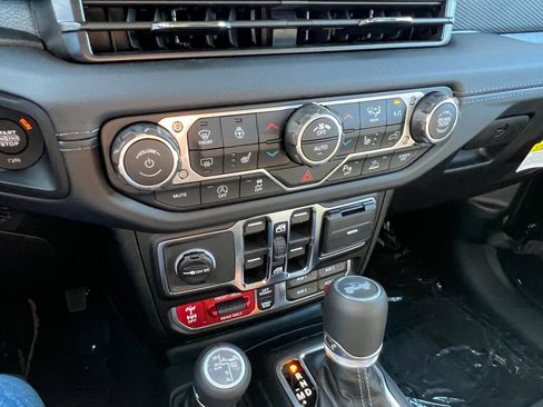 New 2026 Jeep Wrangler Unlimited Rubicon AWD/4WD image 23
