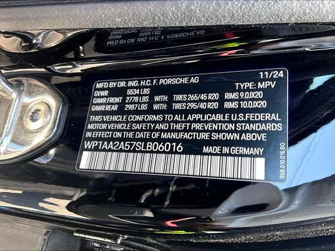 Used 2025 Porsche Macan AWD/4WD image 15