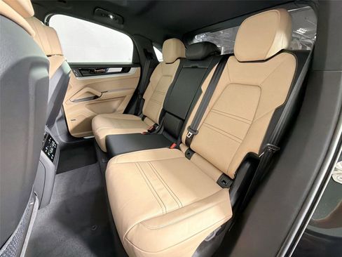Used 2026 Porsche Cayenne Coupe AWD/4WD image 26