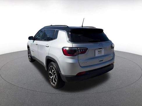 Used 2025 Jeep Compass Limited AWD/4WD image 16