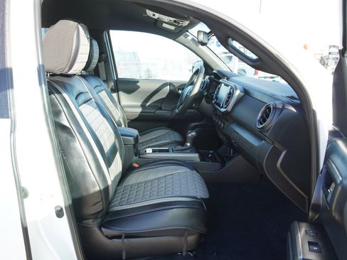 Certified 2023 Toyota Tacoma TRD Off-Road image 23