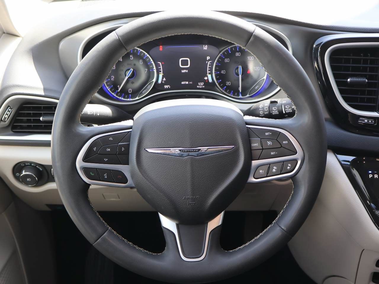 Used 2024 Chrysler Pacifica Touring-L FWD image 14