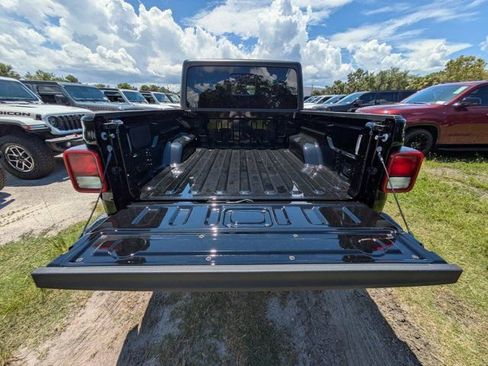 New 2025 Jeep Gladiator Sport image 11