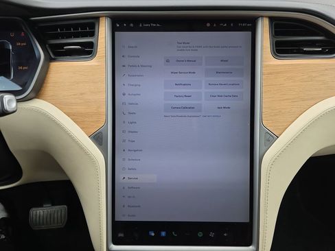 Used 2018 Tesla Model X 75D image 22