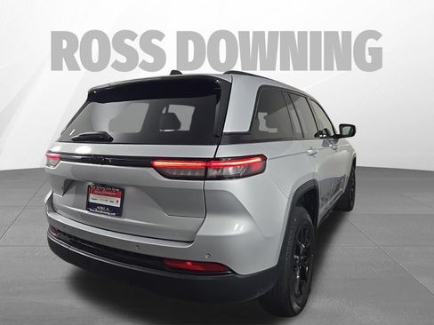 Used 2024 Jeep Grand Cherokee Altitude RWD image 4