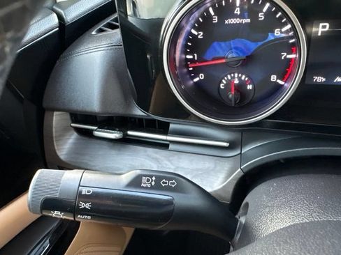 Used 2024 Kia Carnival EX FWD image 25