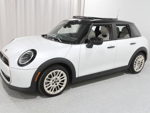 Certified 2025 MINI Cooper 4-Door Hardtop image 3