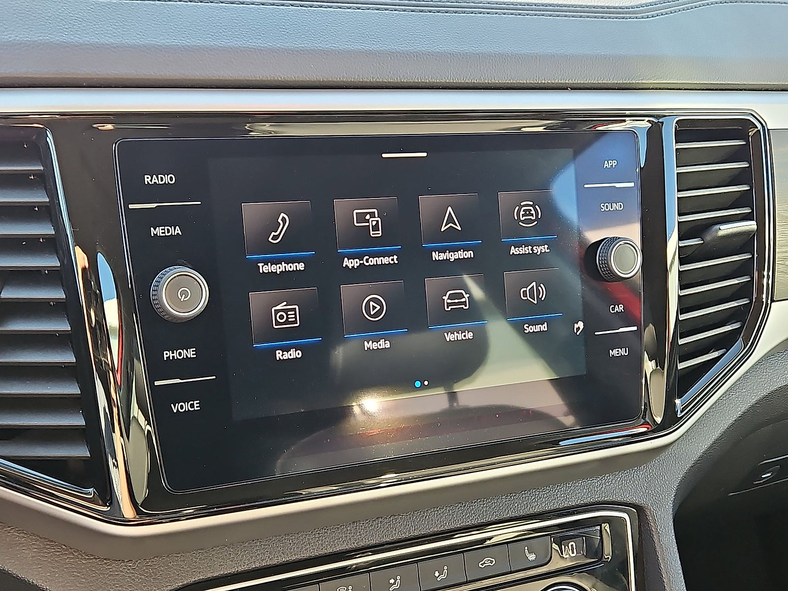 Certified 2023 Volkswagen Atlas SE w/ Panoramic Sunroof Package AWD/4WD image 19