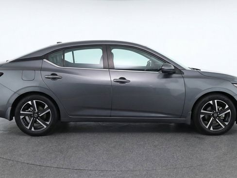 Used 2025 Nissan Sentra SV FWD image 11