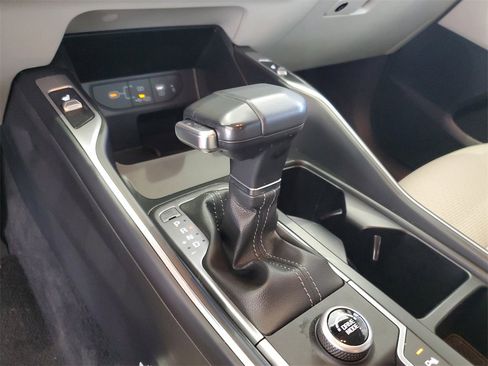 Certified 2025 Kia Sorento S image 30