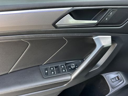 Certified 2022 Volkswagen Tiguan SE R-Line image 11