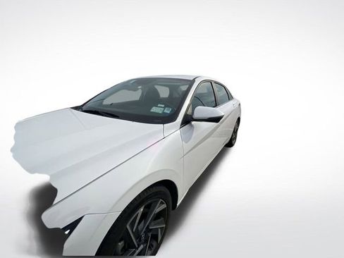 Used 2024 Hyundai Elantra Limited image 2