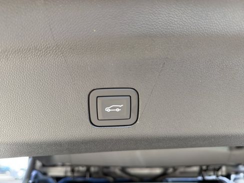 New 2026 Chevrolet Suburban Premier AWD/4WD image 40
