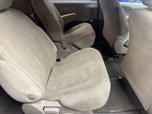 Used 2011 Toyota Sienna image 13