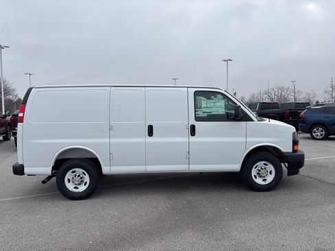 New 2025 Chevrolet Express 2500 image 4